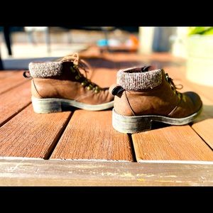 Cute cozy low, brown boots. Size 7